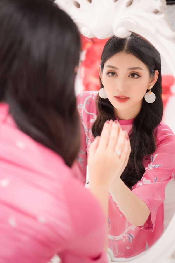 Top 10 Hoa hậu Việt Nam khoe nét duyên dáng trong áo dài cách tân - 5