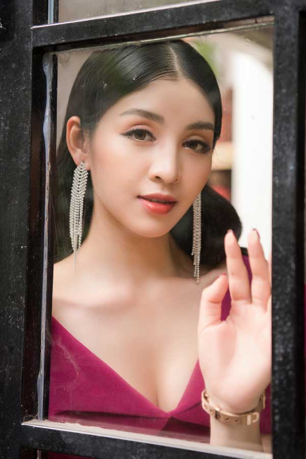 Top 10 Hoa hậu Việt Nam khoe nét duyên dáng trong áo dài cách tân - 10