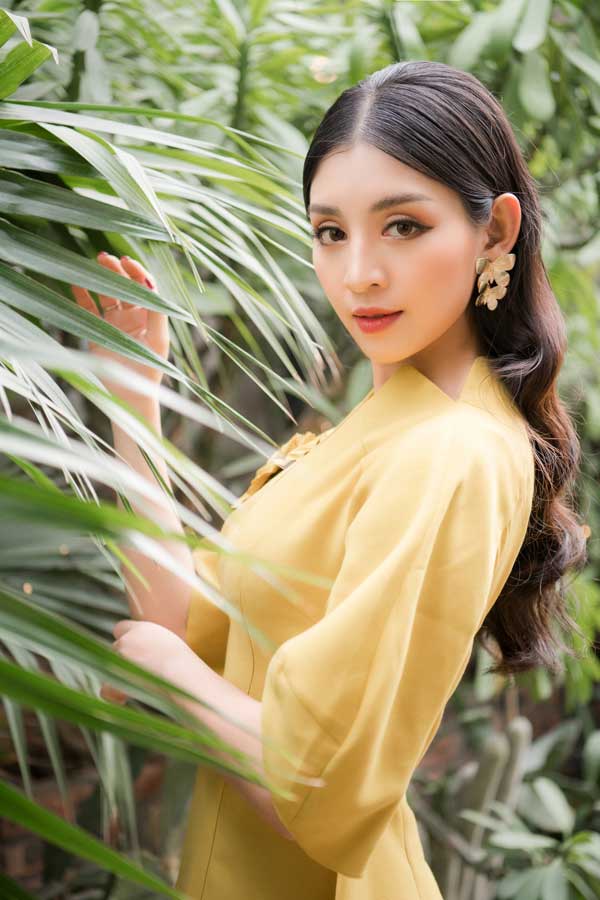 Top 10 Hoa hậu Việt Nam khoe nét duyên dáng trong áo dài cách tân - 14