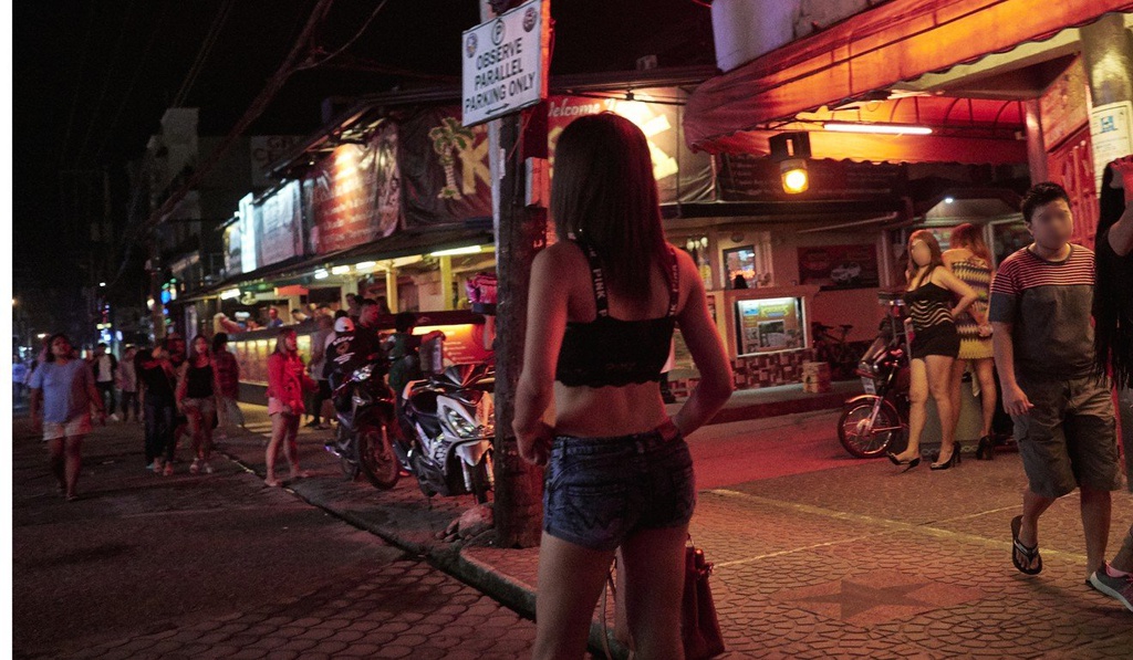 Tình trạng gái mại dâm Trung Quốc hoạt động tại Philippines ngày càng tăng cao, khiến nước này phải “ôm đầu” (ảnh: SCMP)
