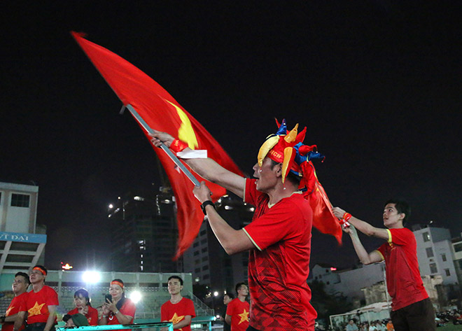 Fan nữ vò đầu bứt tóc vì U23 Việt Nam lỡ chiến thắng trước Jordan - 11