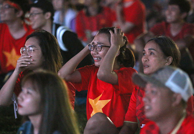 Fan nữ vò đầu bứt tóc vì U23 Việt Nam lỡ chiến thắng trước Jordan - 14