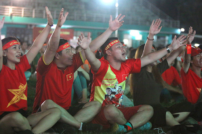 Fan nữ vò đầu bứt tóc vì U23 Việt Nam lỡ chiến thắng trước Jordan - 2