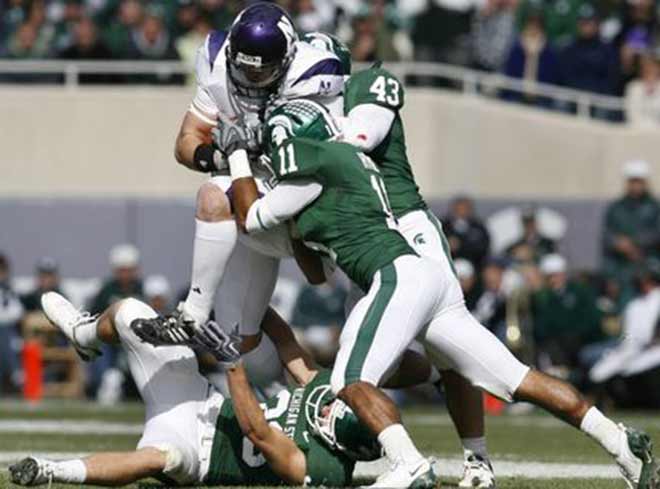 Michigan State (xanh lá cây) gặp Northwestern năm 2006 và bị dẫn điểm quá xa sau 3 hiệp đấu