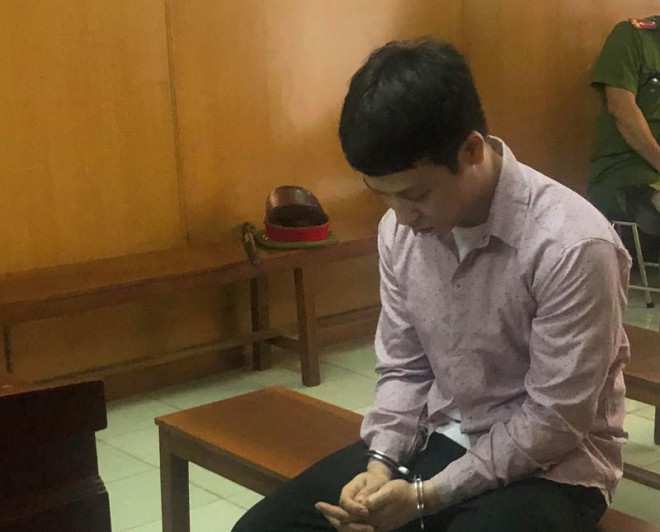 Bị cáo Phạm Phú Tuyên tại toà. Ảnh: H.Y