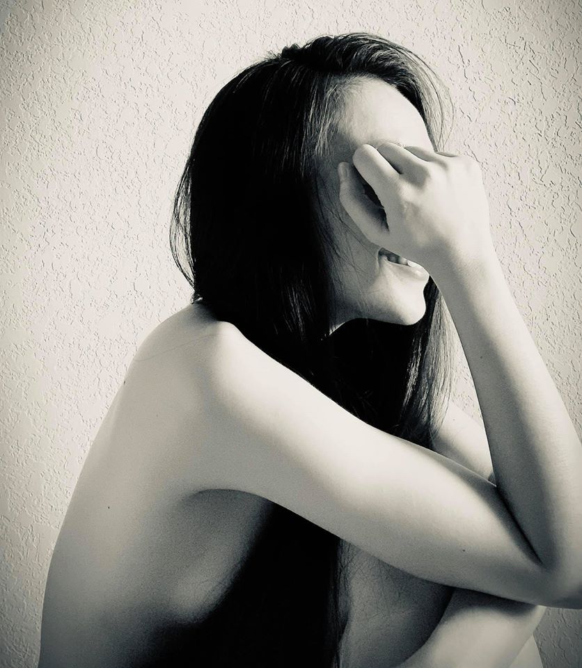 Hiền Thục được cho là phá vỡ hình ảnh ngoan hiền với loạt hình ảnh bán nude táo bạo.