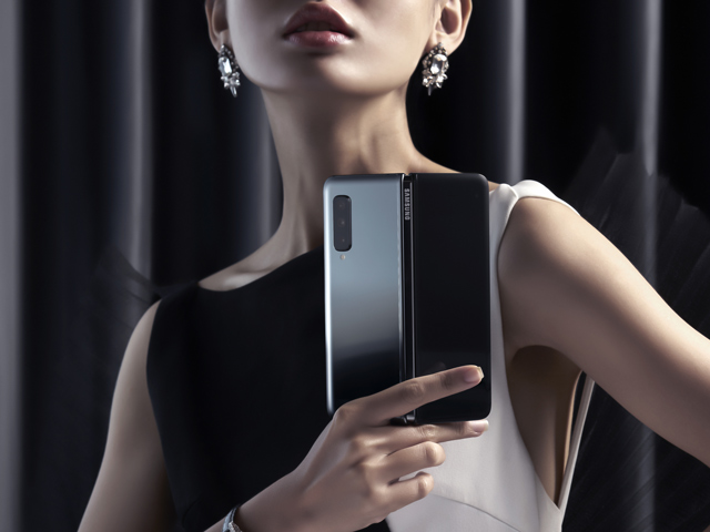 Công nghệ thông tin - Samsung Galaxy Fold đã trở thành tâm điểm trong mắt của giới thượng lưu như thế nào?