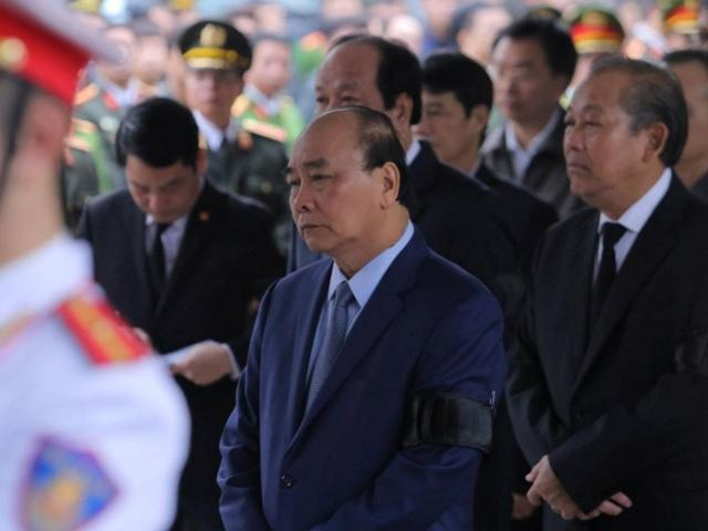Thủ tướng Nguyễn Xuân Phúc viếng 3 liệt sĩ công an hy sinh tại xã Đồng Tâm