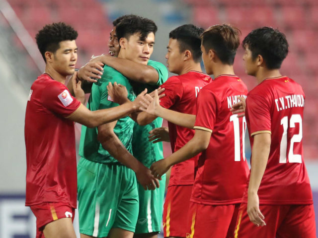 Chuyên gia bảo vệ thủ môn Bùi Tiến Dũng mắc sai lầm, fan Việt phản ứng thế nào?