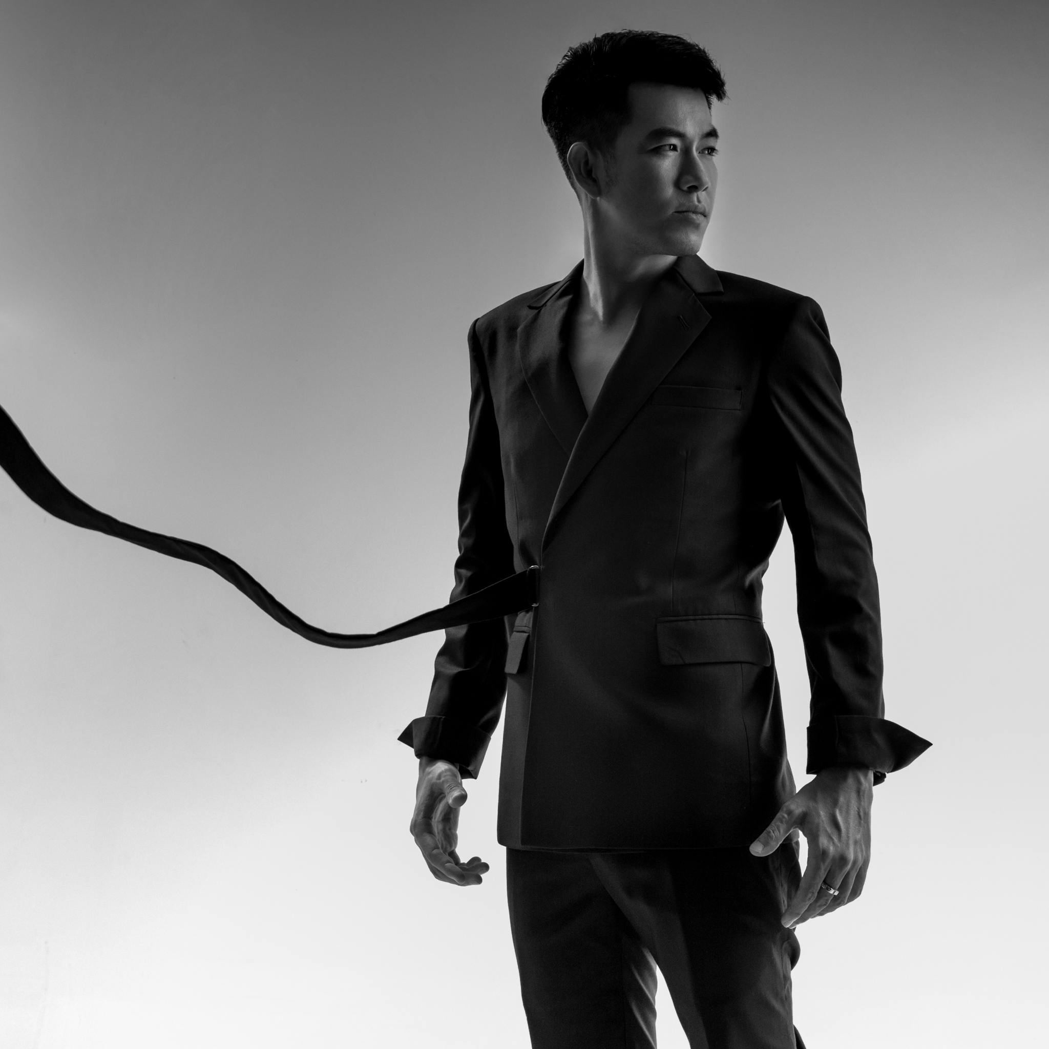 Hồ Trung Dũng là một trong những ca sĩ trẻ thể hiện thành công dòng nhạc Trịnh Công Sơn.