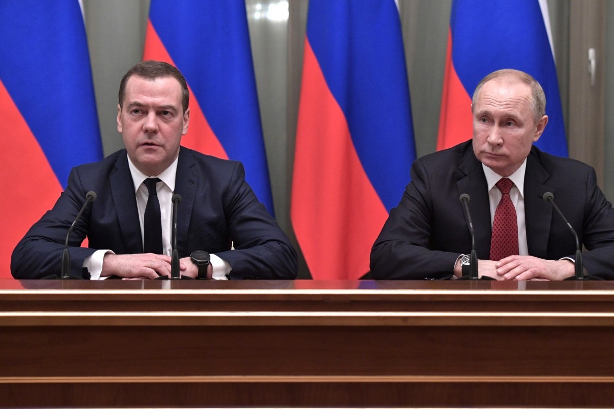 Thủ tướng Nga Medvedev và toàn bộ chính phủ đã từ chức để ông Putin thuận lợi trong việc đưa ra những thay đổi.