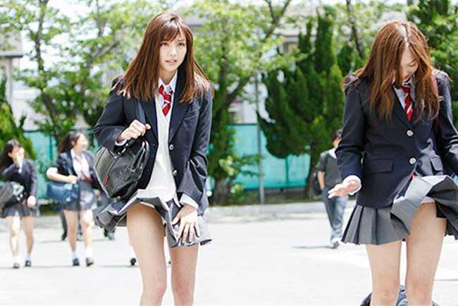 Cảnh sát Nhật Bản cũng phải chính thức lên tiếng cảnh báo tình trạng ngày càng nhiều phụ nữ bị săm soi và lạm dụng hình ảnh từ “thế giới bên trong” những chiếc váy ngắn.