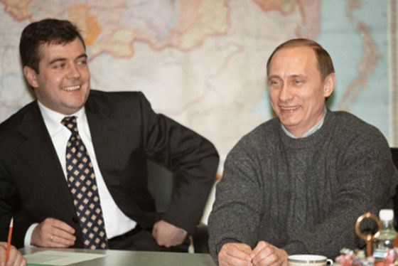 Medvedev trong những năm 1990 làm việc với tư cách luật sư&nbsp;tại Uỷ ban Quan hệ Quốc tế (IRC) trực thuộc Hội đồng thành phố St. Petersburg, dưới sự lãnh đạo của ông Putin.