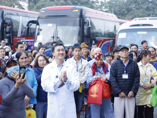 Tin tức trong ngày - "Bến xe" đặc biệt của Bệnh viện K khiến nhiều người rơi lệ ngày cận Tết