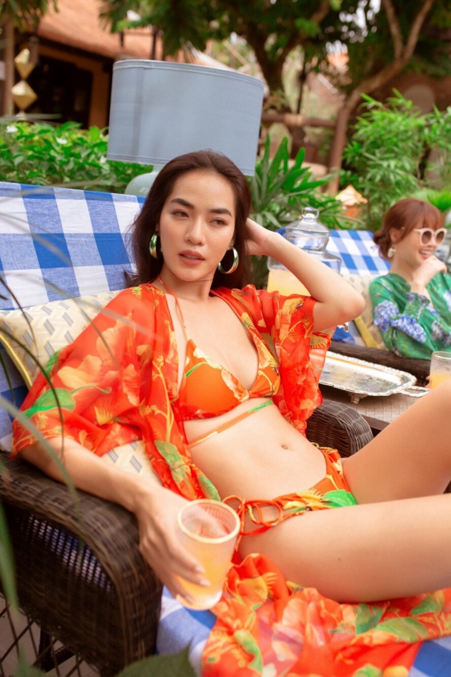 Lan Ngọc cùng hội bạn thân diện bikini nóng bỏng, gây &#34;náo loạn&#34; biệt phủ xứ Huế - 16