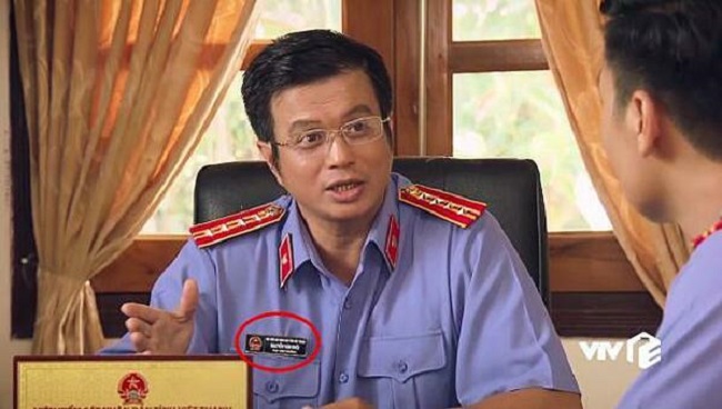 Viện phó Viện kiểm sát Nhân dân đeo biển tên Nguyễn Văn Khôi.