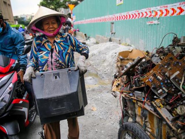 Kinh doanh - Nghề lạ ở Việt Nam: Đập tivi... ra tiền