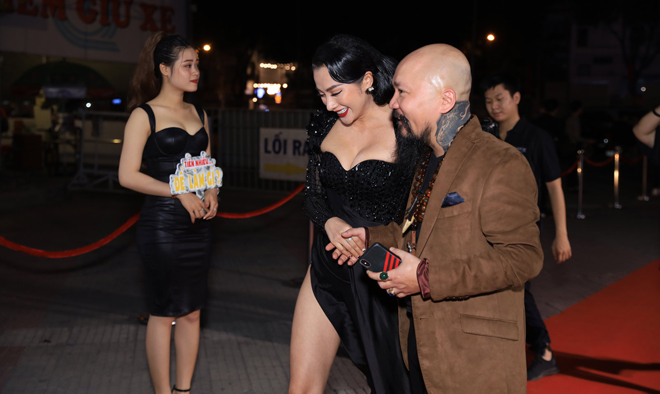 "Con gái" Hoài Linh: "Tôi không chỉ cởi mà còn nhiều hơn thế" - 4