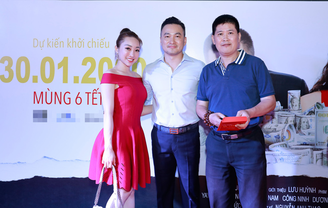 "Con gái" Hoài Linh: "Tôi không chỉ cởi mà còn nhiều hơn thế" - 9