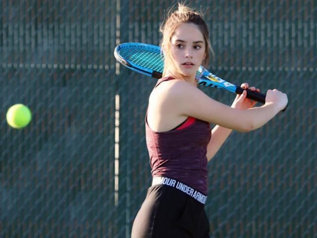 Thể thao - Thiên thần tennis 14 tuổi "vạn người mê": Thế chân Kournikova, Sharapova?