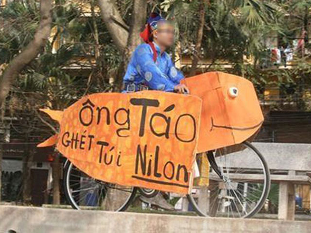 Tranh vui - Dân mạng đua nhau chế ảnh ông Công ông Táo lên "chầu trời"