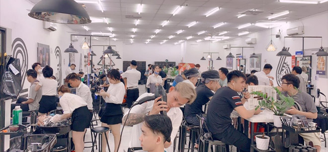 Khách làm tóc thường phải đặt lịch trước 3-4 ngày mới có chỗ. Ảnh: 30Shine Nha Trang.