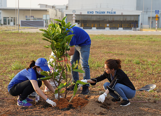 Mỗi cây xanh được ươm mầm là sự góp sức của các nhân viên Sanofi với kỳ vọng góp một phần vào chiến dịch phủ xanh Trái Đất trên toàn cầu.