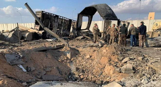 Căn cứ Ain Al Asad của Mỹ tại Iraq sau cuộc không kích của Iran sáng 8-1. Ảnh: AP