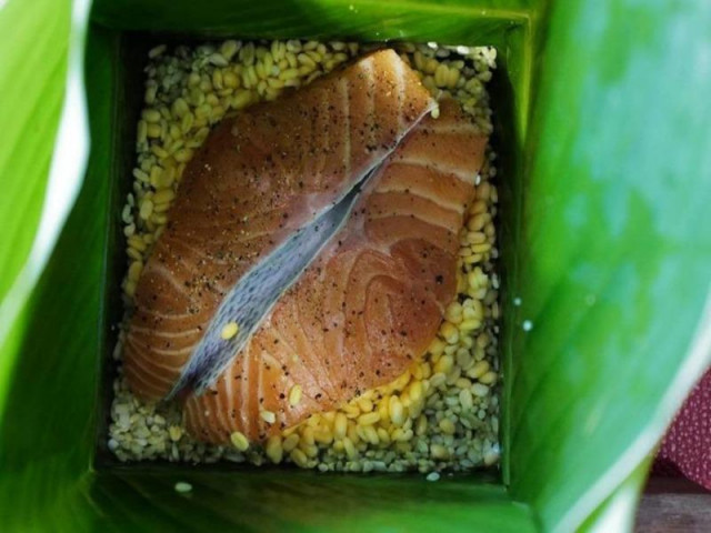 Thị trường - Tiêu dùng - Hơn nửa triệu đồng 1 cặp bánh chưng nhân hải sản