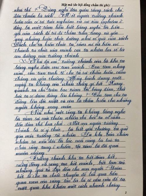 Ngỡ ngàng trước nét chữ bay bướm, đều tăm tắp, đến máy in cũng phải chào thua của học sinh TP.HCM - 4