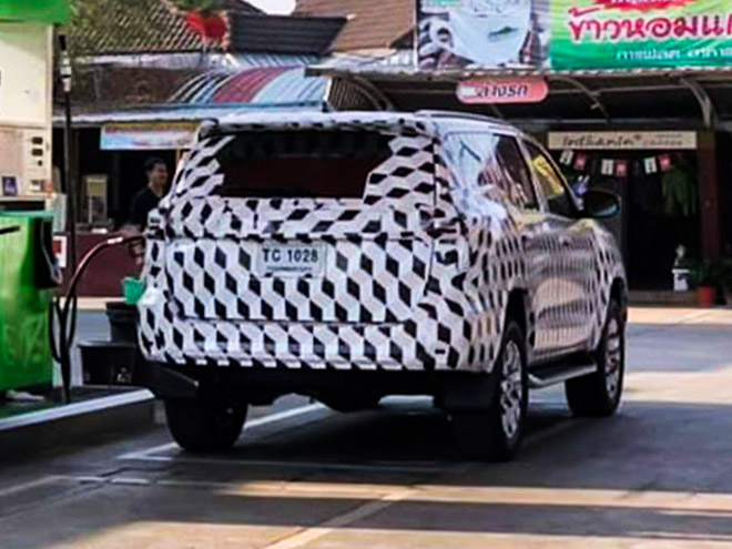 Toyota Fortuner phiên bản nâng cấp facelift chạy thử tại Thái Lan - 3