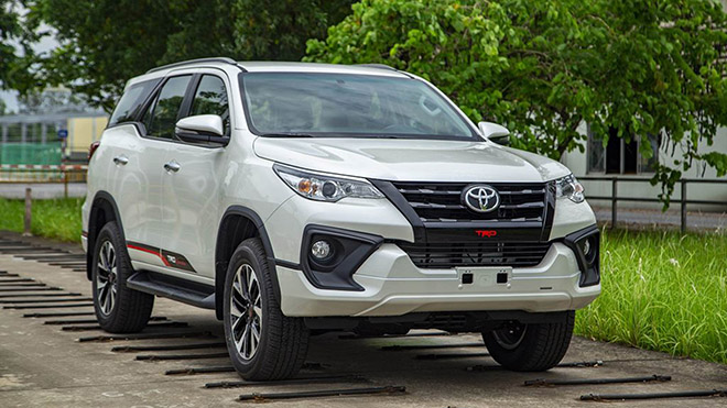 Toyota Fortuner phiên bản nâng cấp facelift chạy thử tại Thái Lan - 2