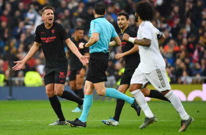 Sevilla bị tước bàn thắng ở phút 29 bởi VAR
