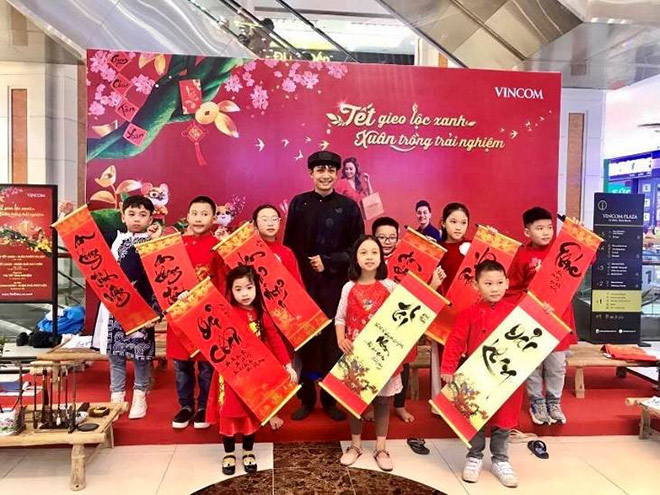 Các hoạt động vui chơi dạy bé học làm ông đồ ngày Tết giúp các bé khám phá thêm về văn hóa truyền thống.