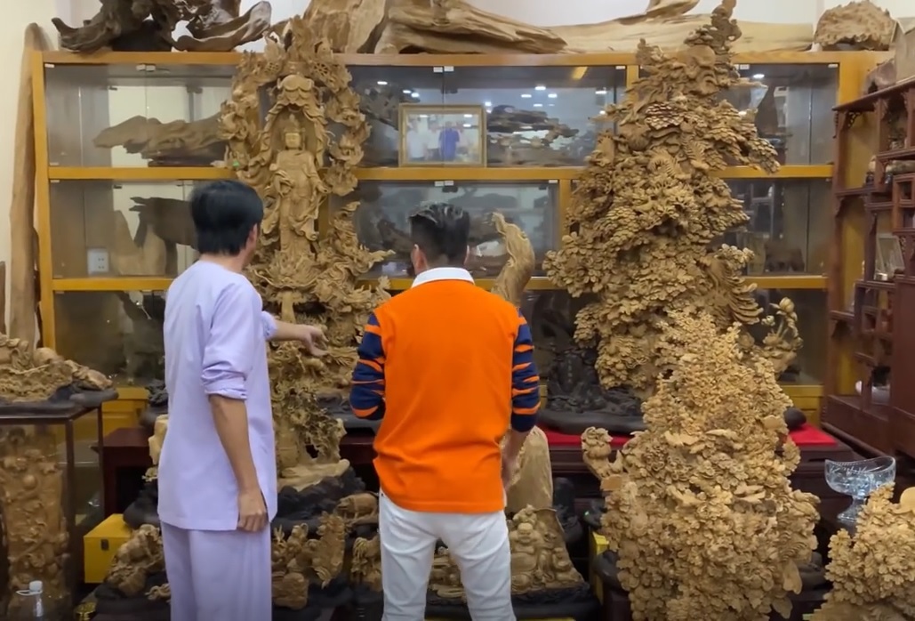 Rời đền Tổ 100 tỷ, Hoài Linh bất ngờ đi bán trầm hương ở hội chợ - 7
