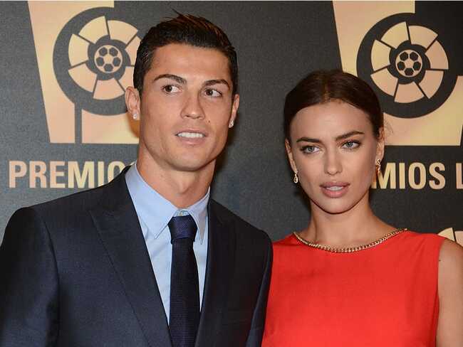 Danh tiếng và sự giàu có của Ronaldo đã khiến cuộc sống riêng tư của anh ấy luôn là tâm điểm của giới truyền thông. Anh từng hẹn hò với Irina Shayk, một siêu mẫu nổi tiếng. Cặp đôi chia tay vào tháng 1/2015 sau 5 năm bên nhau.