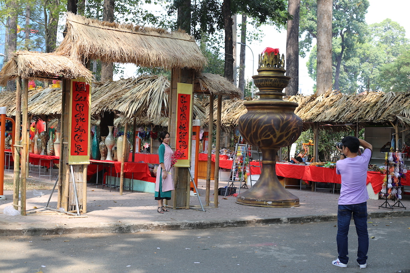  Khu vực bối cảnh truyền thống rất phù hợp cho du khách chụp ảnh với tà áo dài.