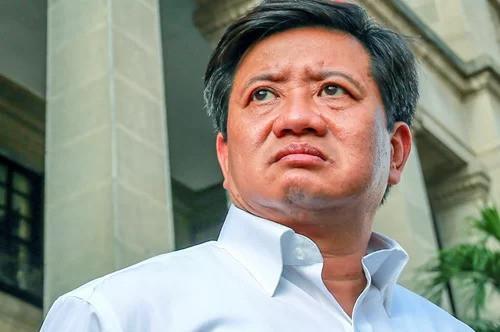 Phó Chủ tịch UBND quận 1 Đoàn Ngọc Hải nhận quyết định bổ nhiệm làm Phó Tổng giám đốc Tổng công ty Xây dựng Sài Gòn và xin từ chức chỉ sau vài giờ.