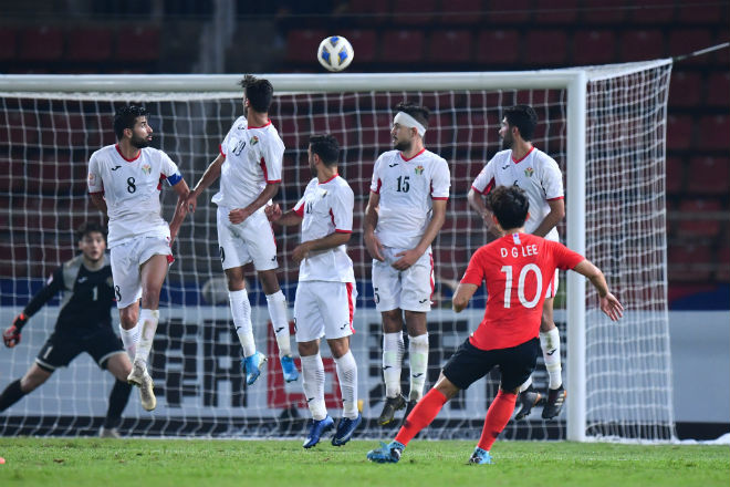 Siêu phẩm đá phạt của Lee Dong-Gyeong đã giải cứu U23 Hàn Quốc khi đối đầu U23 Jordan ở tứ kết