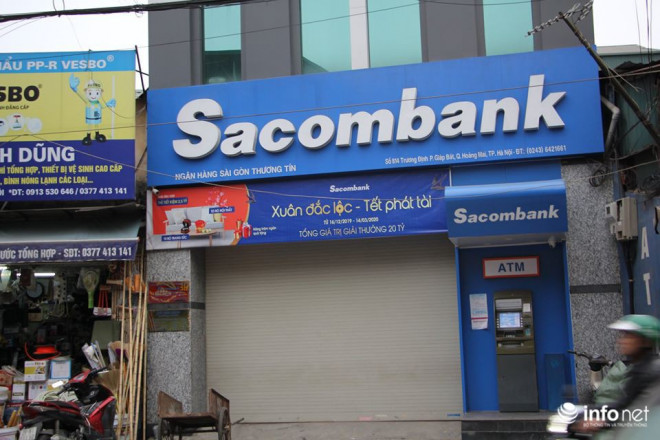 ATM Sacombank trên phố Trương Định chiều chủ Nhật.