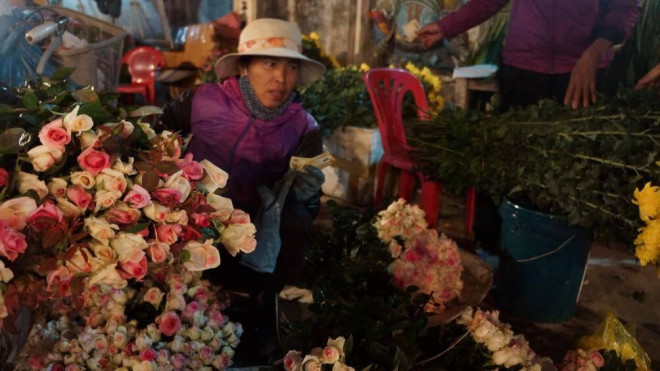 Chợ hoa Tết Lũng đêm diễn ra sớm hơn ngày thường