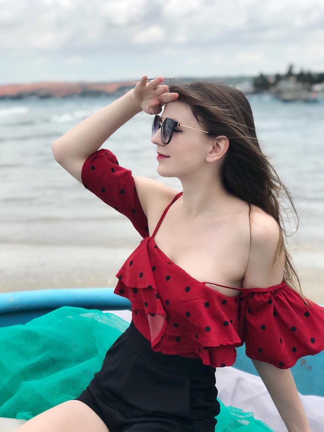 Không thể phủ nhận vẻ đẹp Đông Âu rất riêng của cô đã khiến nhiều người yêu thích.