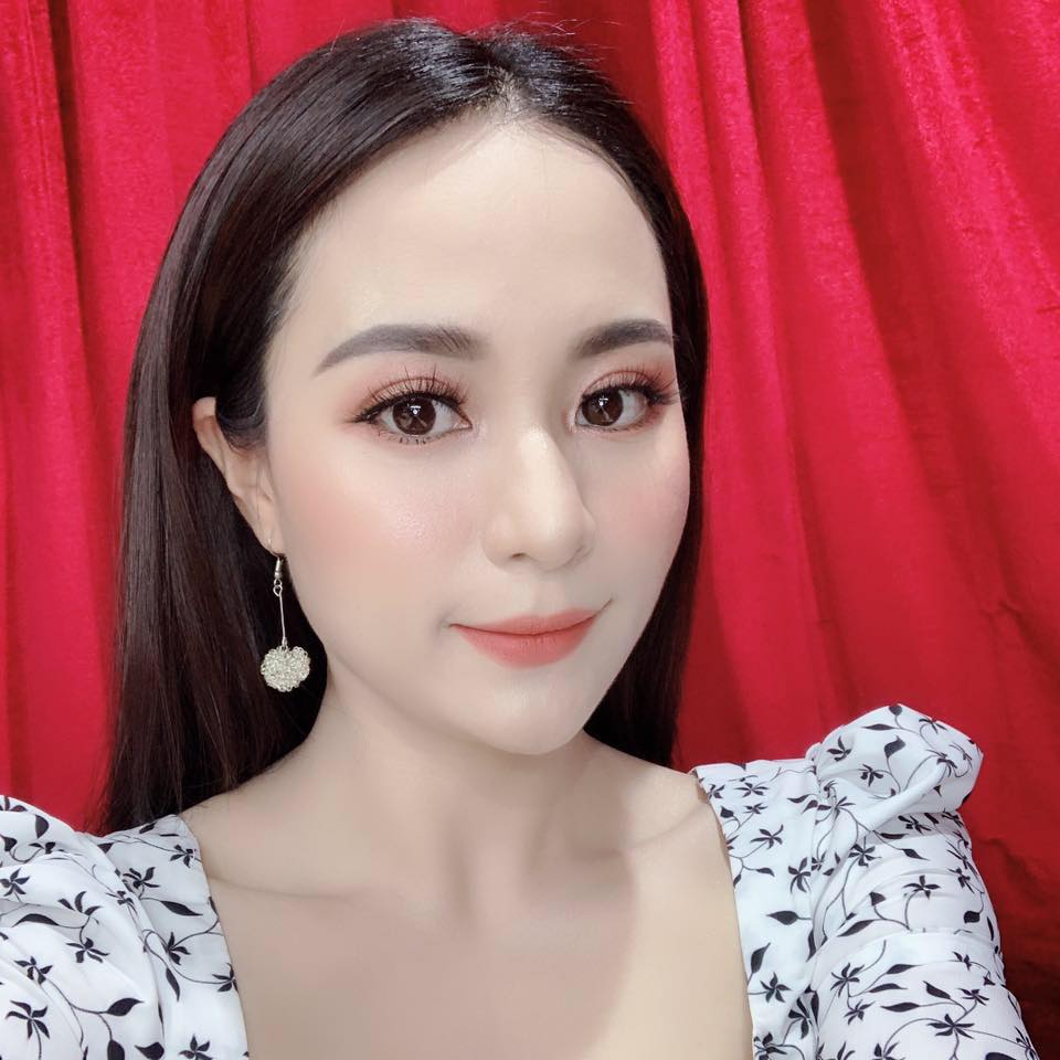 Con gái nuôi cùng Hoài Linh bán trầm Hương là ai? - 3