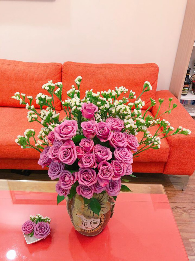 Hoa hồng mix cùng salem là một gợi ý hay ho cho bình hoa nhà bạn trong dịp Tết