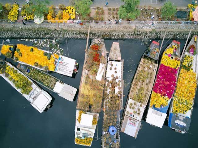 Tin tức trong ngày - Những chiếc thuyền đầy ắp hoa xuân cập bến Sài Gòn trong những ngày giáp Tết