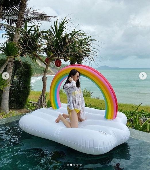 Con gái rượu của đại gia Minh Nhựa bụng vượt mặt diện bikini càng gợi cảm hơn - 3