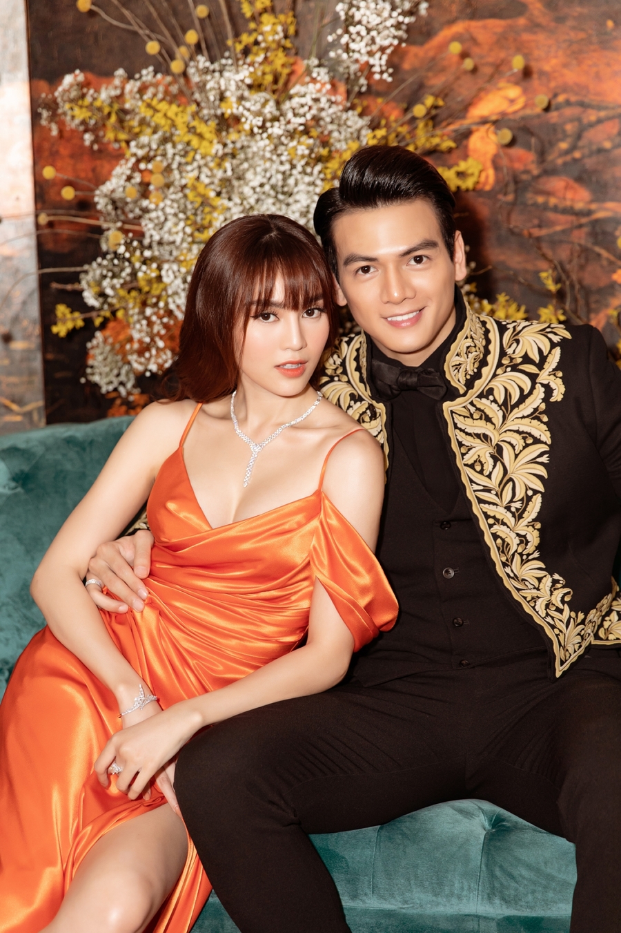 Ninh Dương Lan Ngọc diện đầm xẻ sâu, tình tứ bên “phi công trẻ” - 3