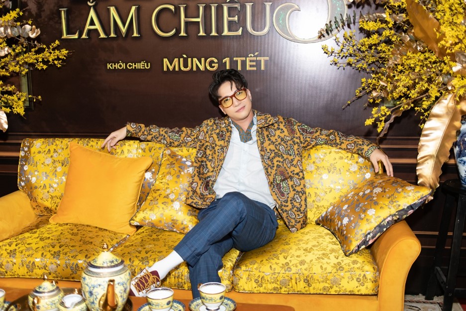 Ninh Dương Lan Ngọc diện đầm xẻ sâu, tình tứ bên “phi công trẻ” - 15