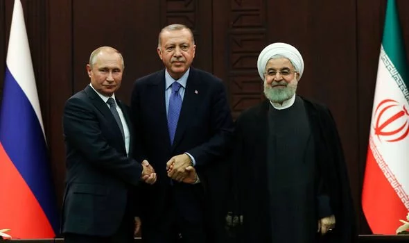 Putin bắt tay với Tổng thống Thổ Nhĩ Kỳ Recep Tayyip Erdogan và người đồng cấp Iran Hassan Rouhani.