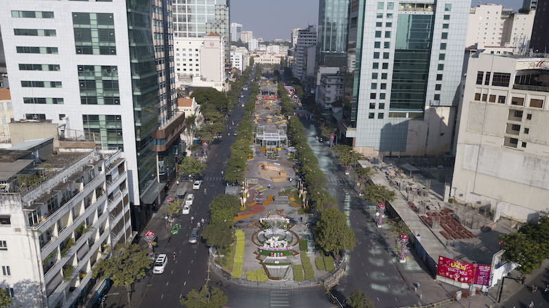 Đường hoa Nguyễn Huệ được thiết kế thành ba phân đoạn chính, bắt đầu từ ngay phía sau đài phun nước nghệ thuật đến giao lộ Tôn Đức Thắng.
